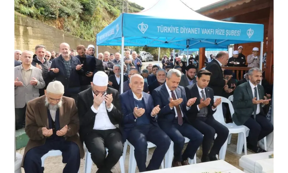 MERHUM ZAVENDİKLİ MUSTAFA YILDIZ HOCAEFENDİ KABR-İ BAŞINDA DUALARLA YÂD EDİLDİ