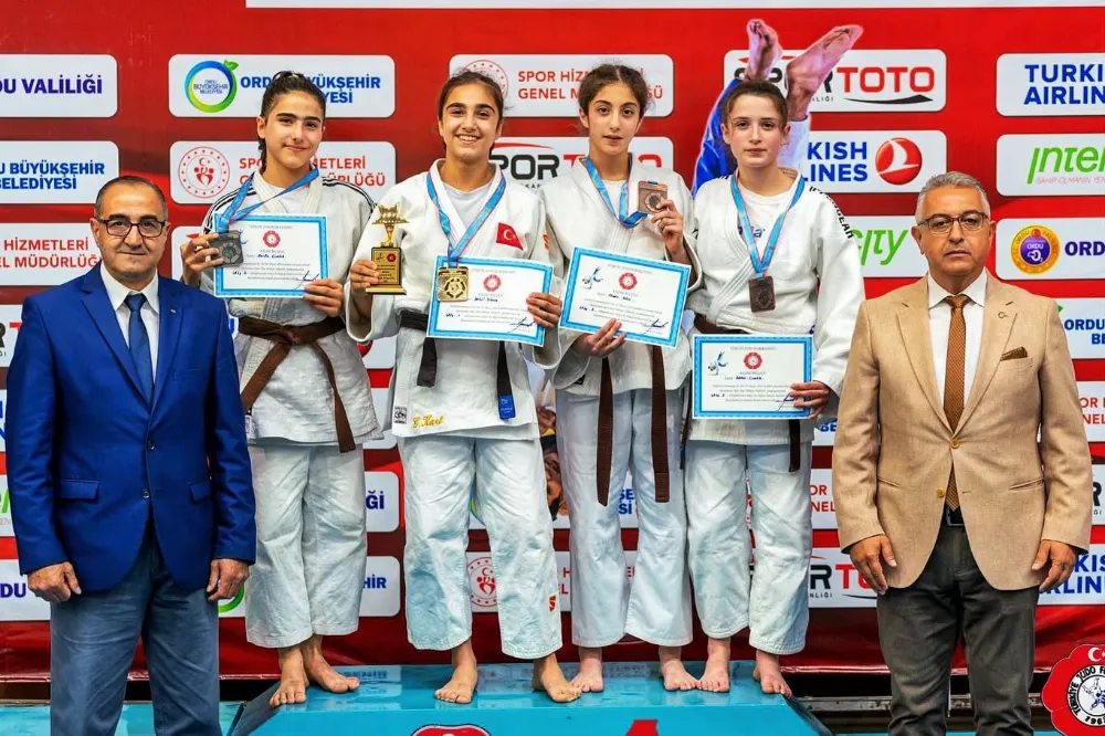 Rize’li Judoculardan Başarı Madalyası