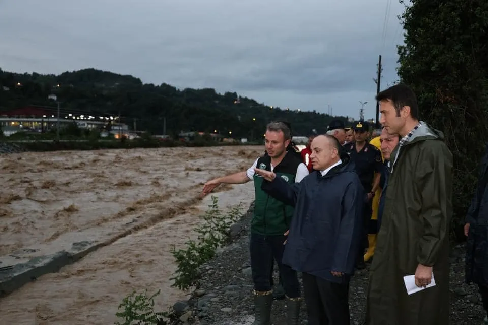 VALİ ÜNSAL ARHAVİ’DE İNCELEMELERDE BULUNDU