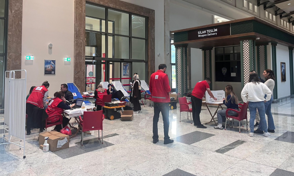 Rize-Artvin Havalimanı personelinden Kızılay’a anlamlı destek