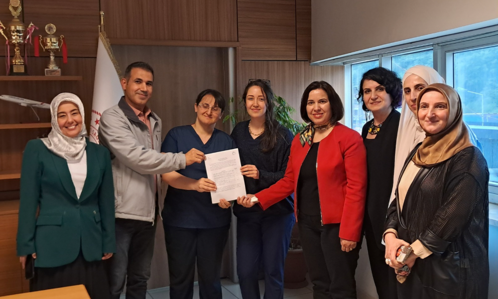 Hopa devlet hastanesi anne dostu hastane unvannı kazandı
