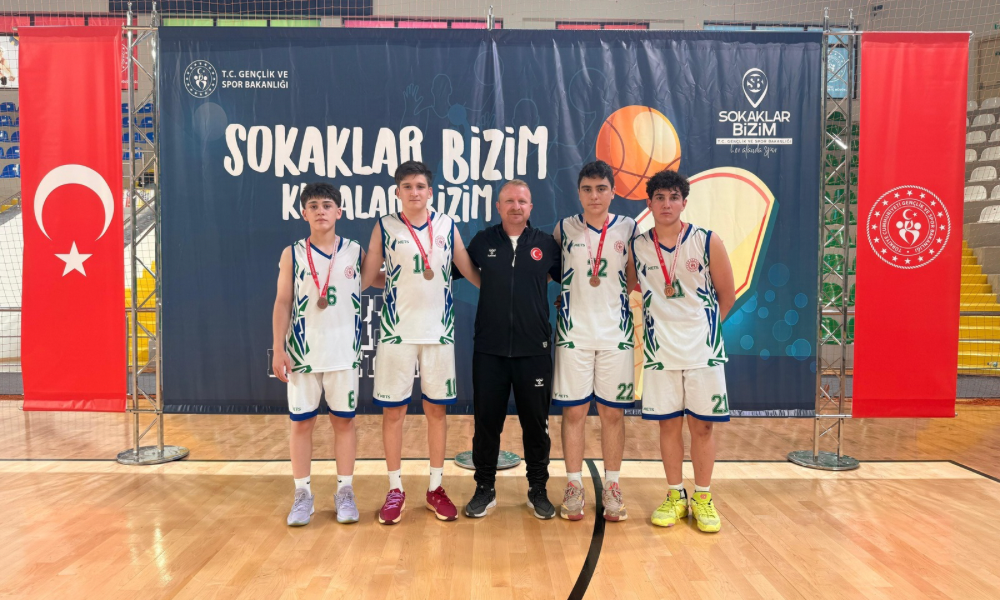 Pazar Sporda Zirveyi Bırakmıyor: Sahada, Salonda ve Sokakta Başarı