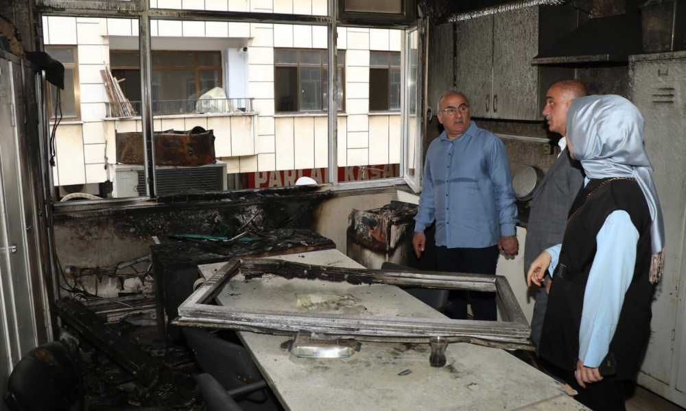 AK Parti Heyetinden Pazar’da Yangın Sonrası Destek Ziyareti