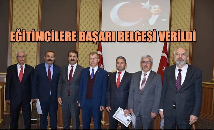 ÜSTÜN BAŞARI BELGELERİ VERİLDİ.