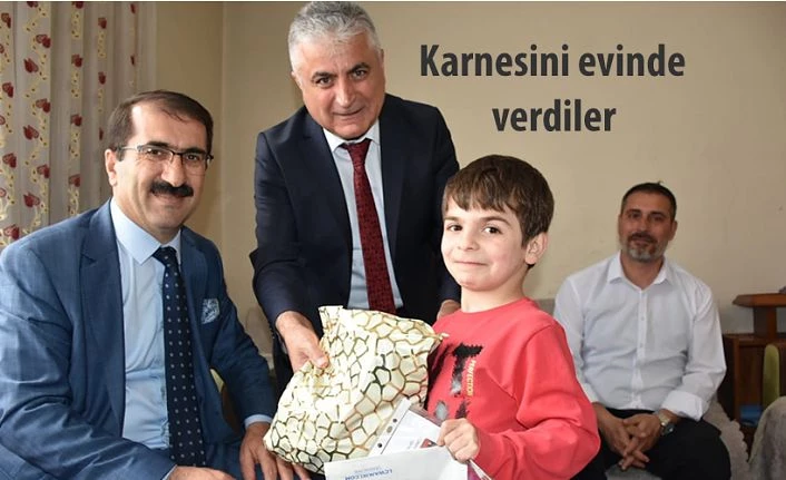 KARNESİNİ EVİNDE İL MÜDÜRÜNÜN ELİNDEN ALDI